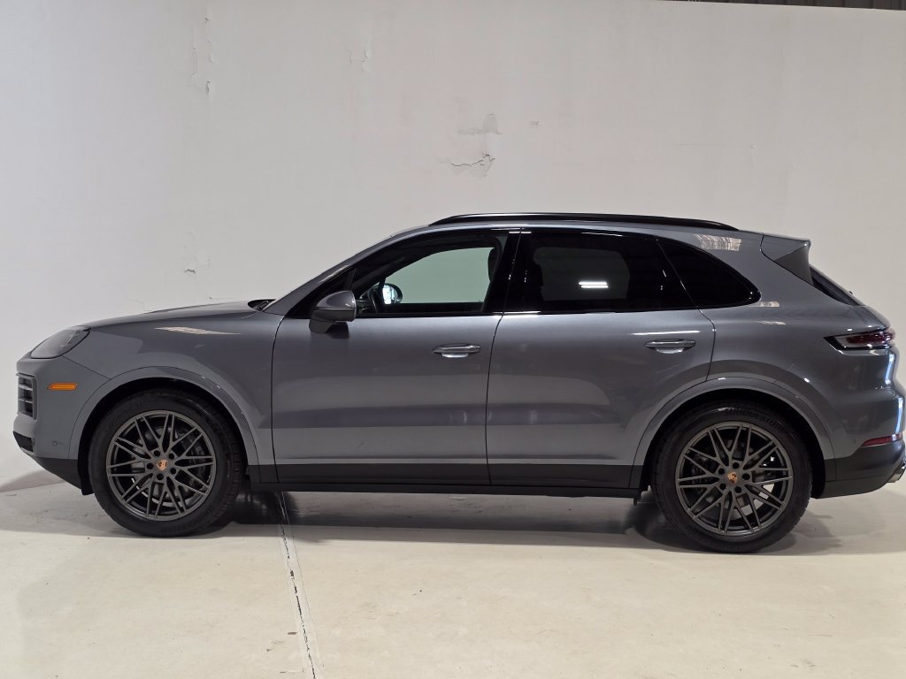 Certified 2026 Porsche Cayenne AWD/4WD image 3