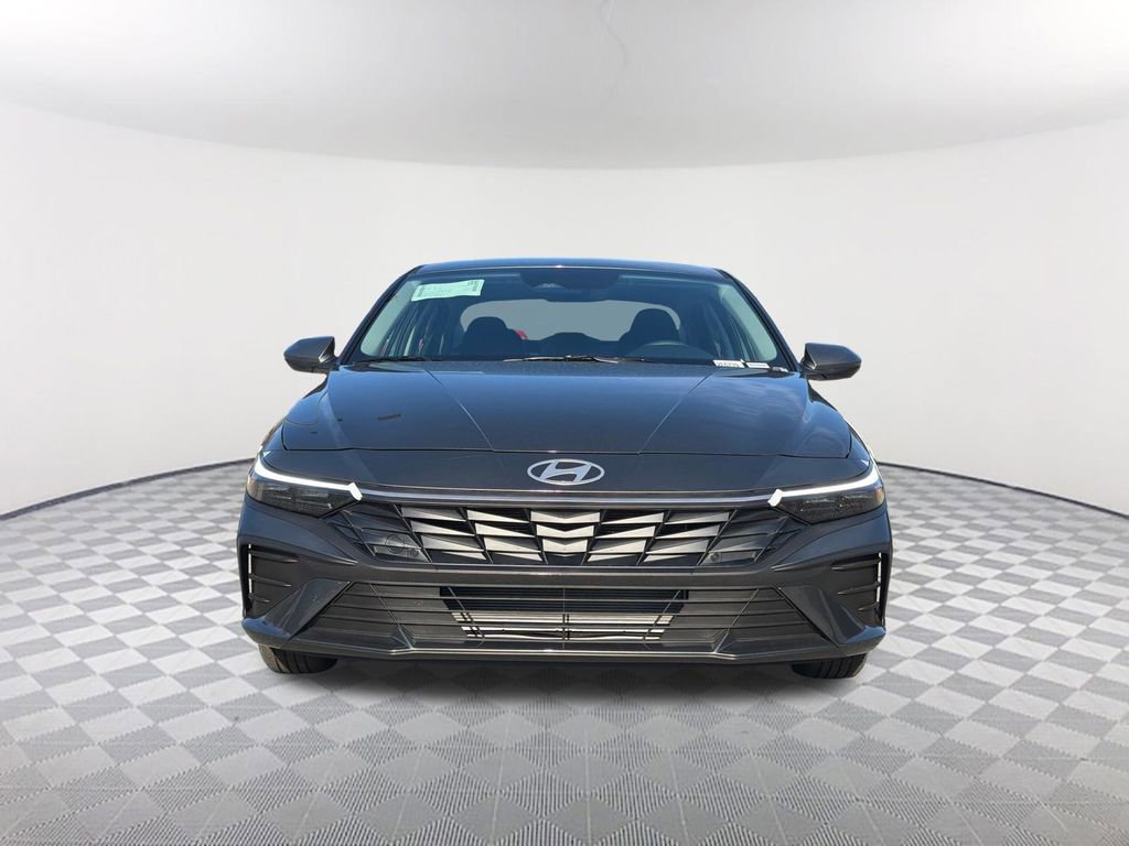New 2026 Hyundai Elantra SE image 2