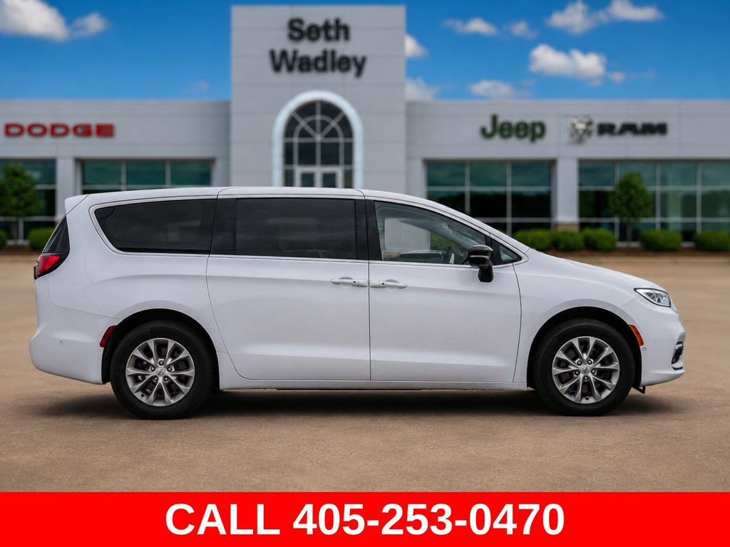 Used 2024 Chrysler Pacifica Touring-L AWD/4WD image 8