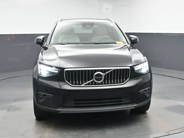Used 2023 Volvo XC40 B5 Ultimate w/ Protection Package Premier AWD/4WD image 2
