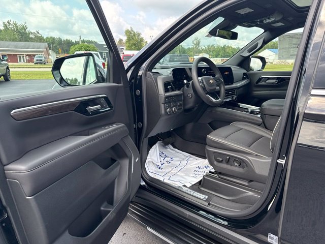 New 2026 Chevrolet Suburban Premier w/ Sun And Tow Package AWD/4WD image 13