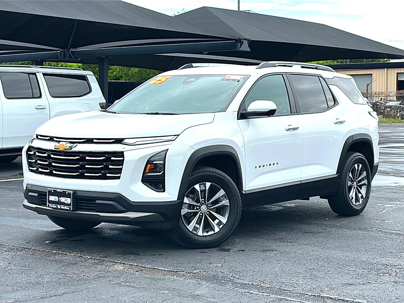 Used 2025 Chevrolet Equinox LT w/ Convenience Package II FWD image 2