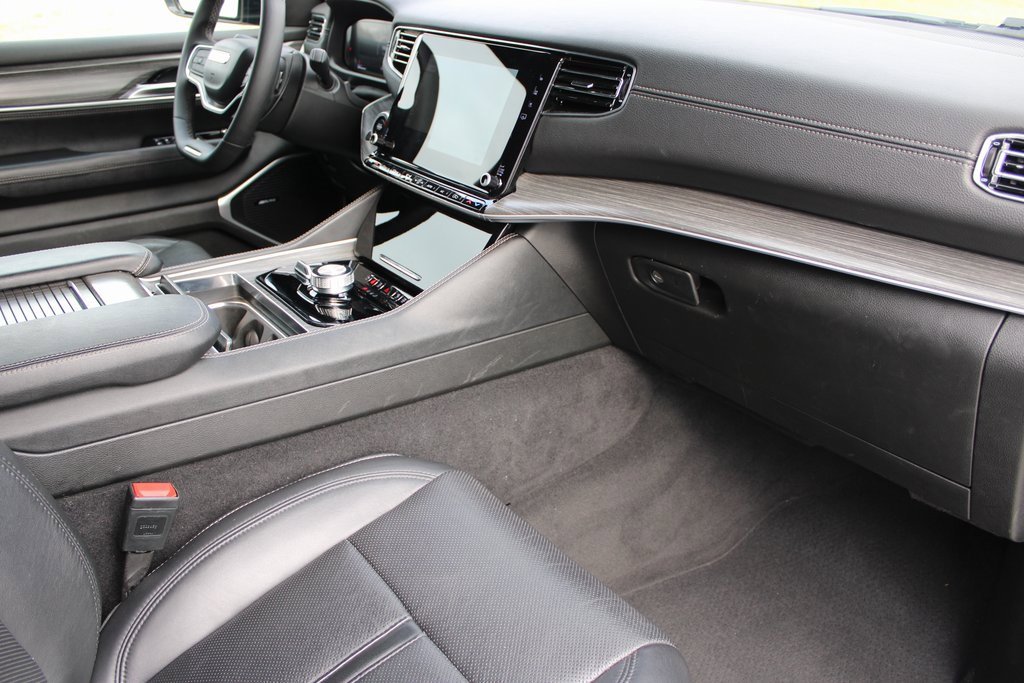 Used 2024 Jeep Wagoneer L Series II w/ Flexible Seating Group image 19