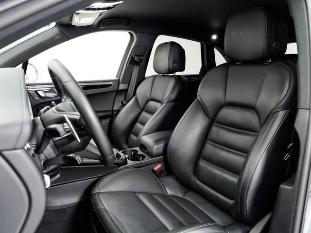 Certified 2022 Porsche Macan S AWD/4WD image 5
