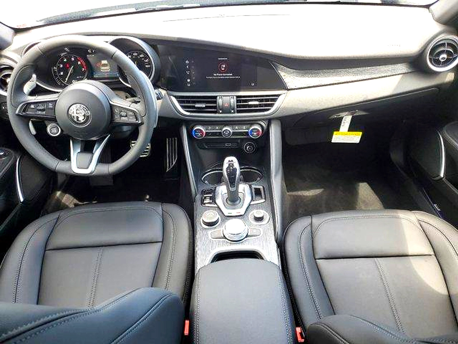 New 2023 Alfa Romeo Giulia Sprint RWD image 7