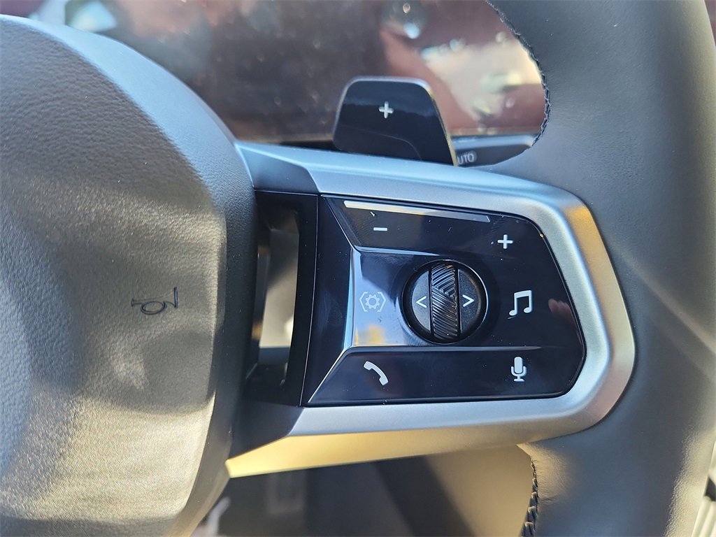 New 2026 BMW 550e xDrive w/ Premium Package image 31