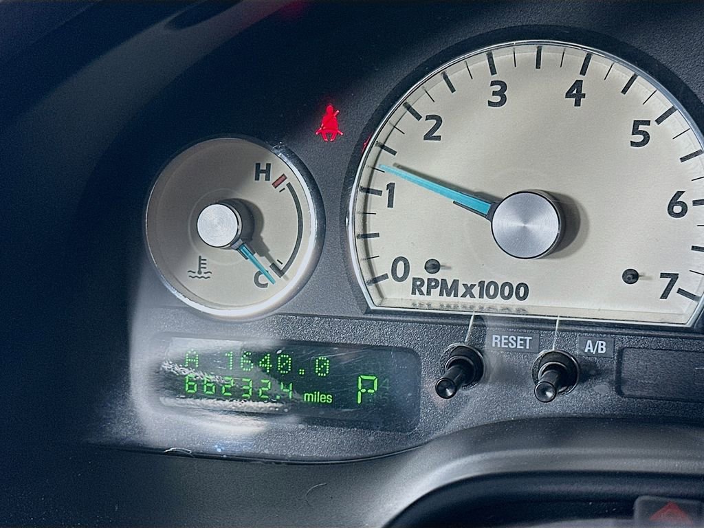 Used 2005 Ford Thunderbird RWD image 15
