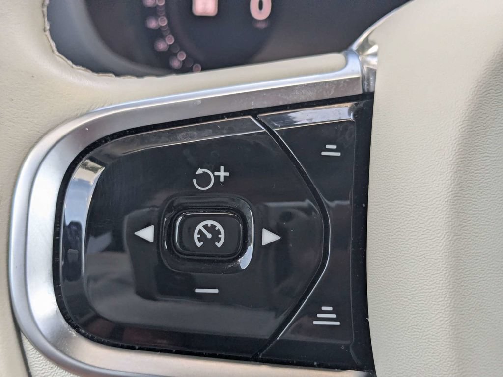 Certified 2024 Volvo XC60 B5 Ultimate w/ Protection Package Premier AWD/4WD image 36