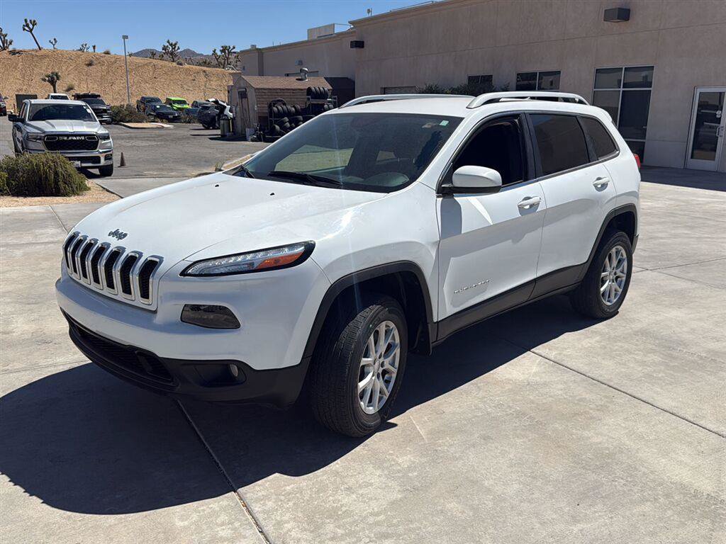 Used 2017 Jeep Cherokee Latitude AWD/4WD image 4