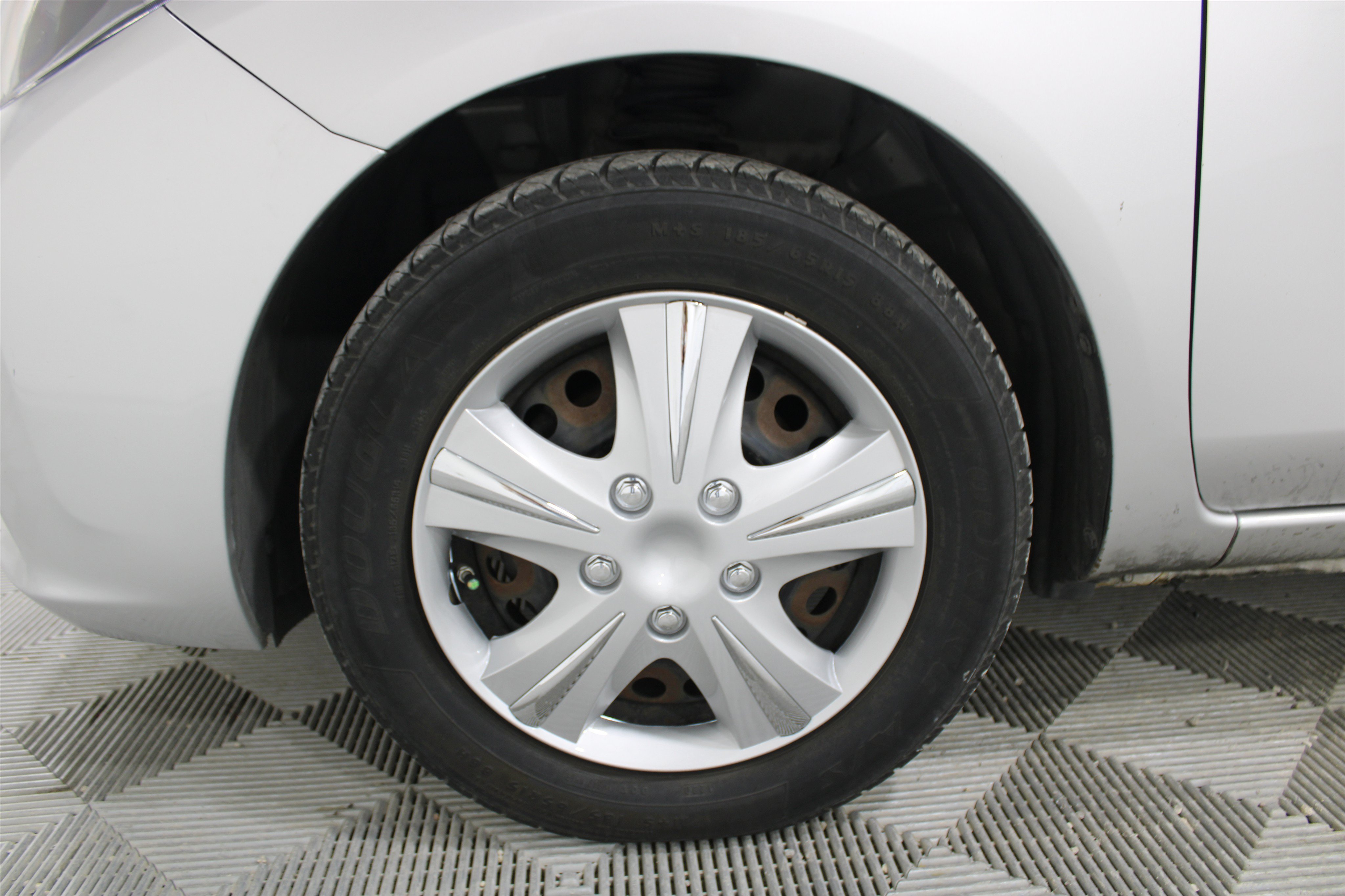 Used 2014 Nissan Versa S Plus FWD image 27