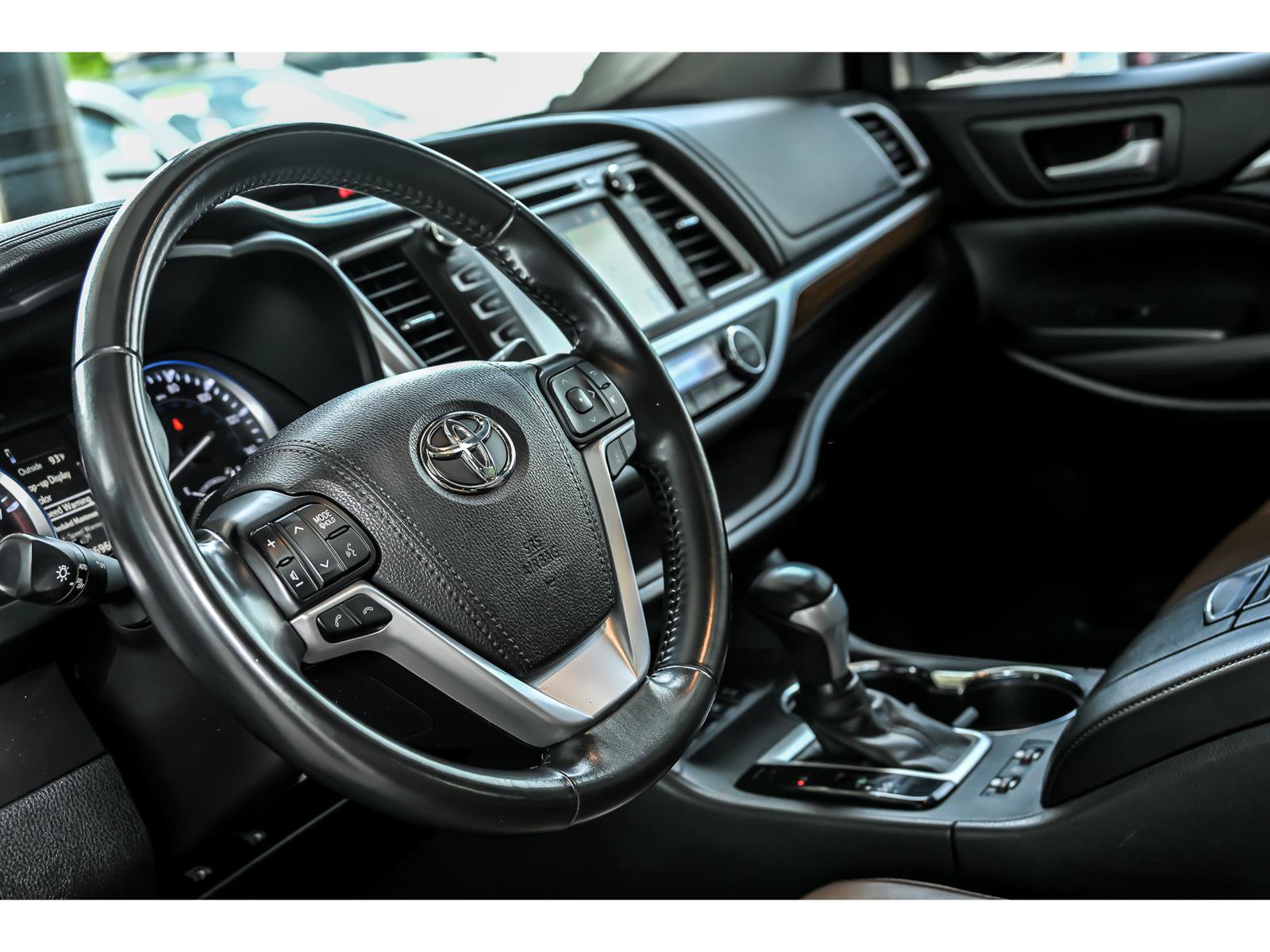 Used 2017 Toyota Highlander Limited w/ Protection Package #3 AWD/4WD image 15