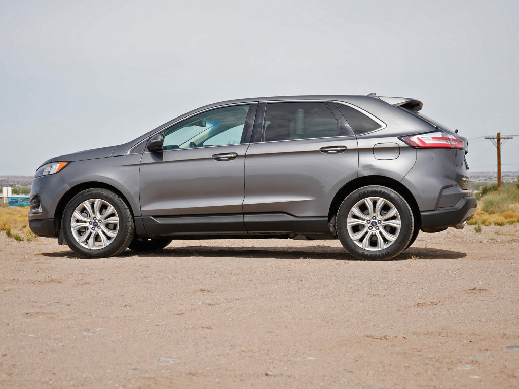 Used 2021 Ford Edge Titanium FWD image 6