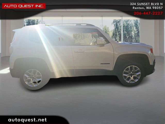 Used 2015 Jeep Renegade Latitude w/ Popular Equipment Group AWD/4WD image 4