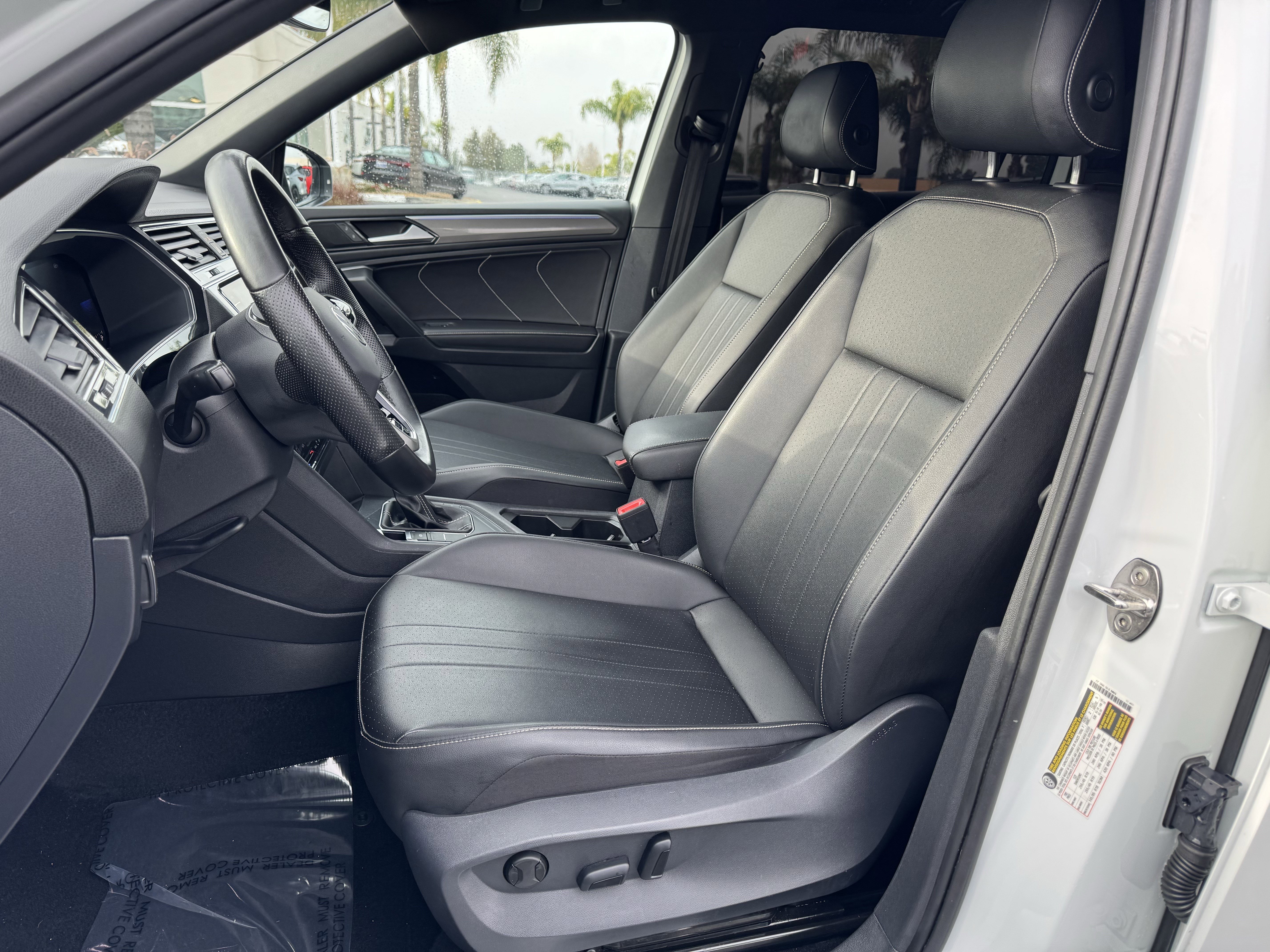 Used 2023 Volkswagen Tiguan SE R-Line image 15