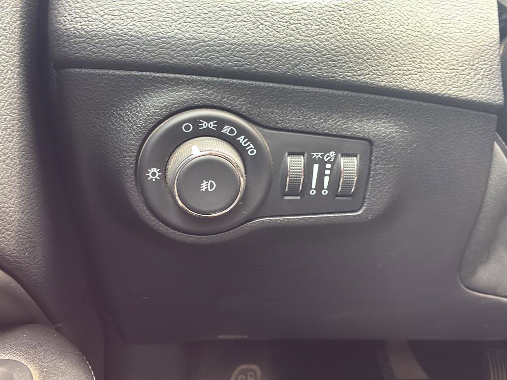 Used 2021 Jeep Compass Latitude image 36