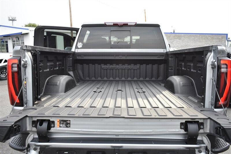 Used 2024 GMC Sierra 3500 Denali Ultimate image 15