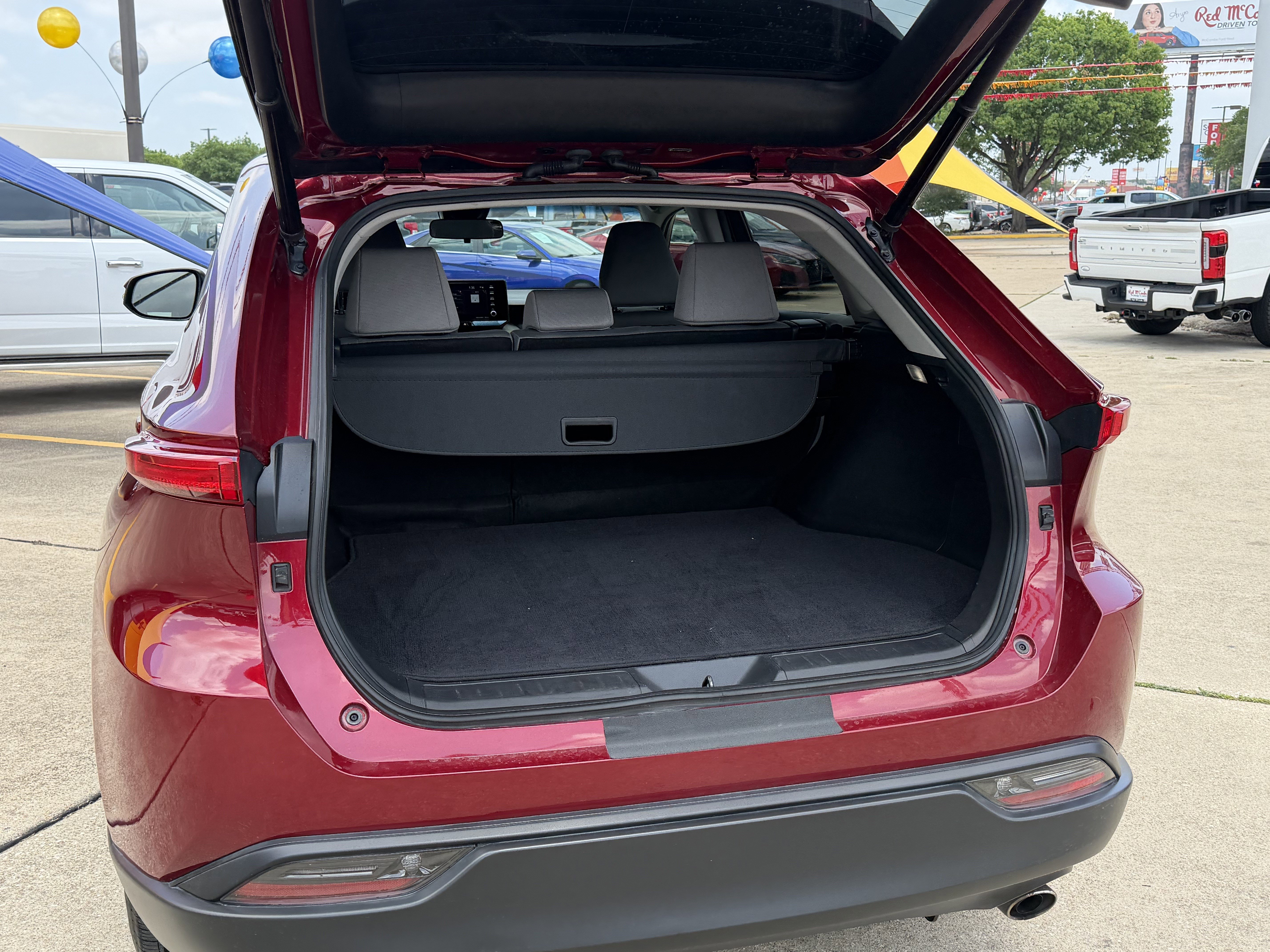 Used 2021 Toyota Venza LE AWD/4WD image 7