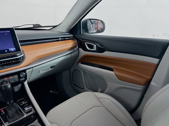 Used 2022 Jeep Compass Limited image 23