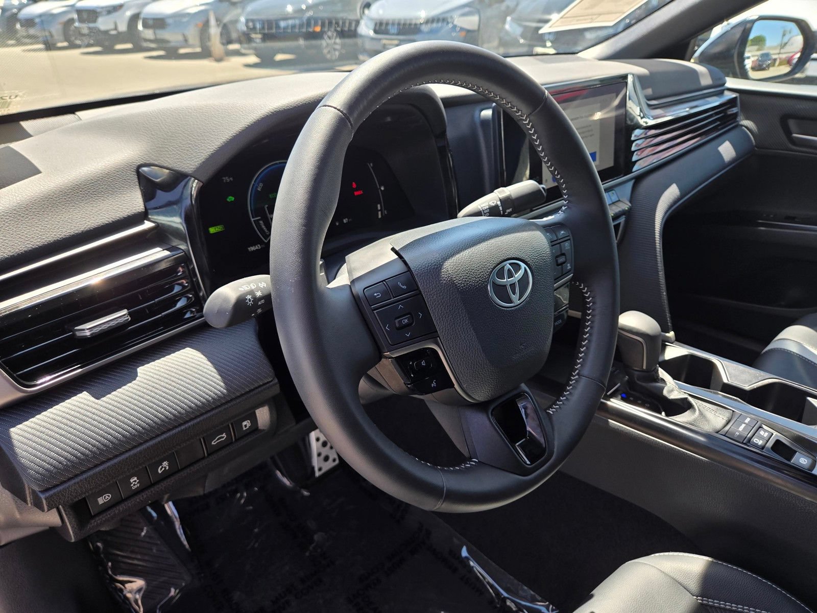 Used 2025 Toyota Camry SE w/ Convenience Package FWD image 13