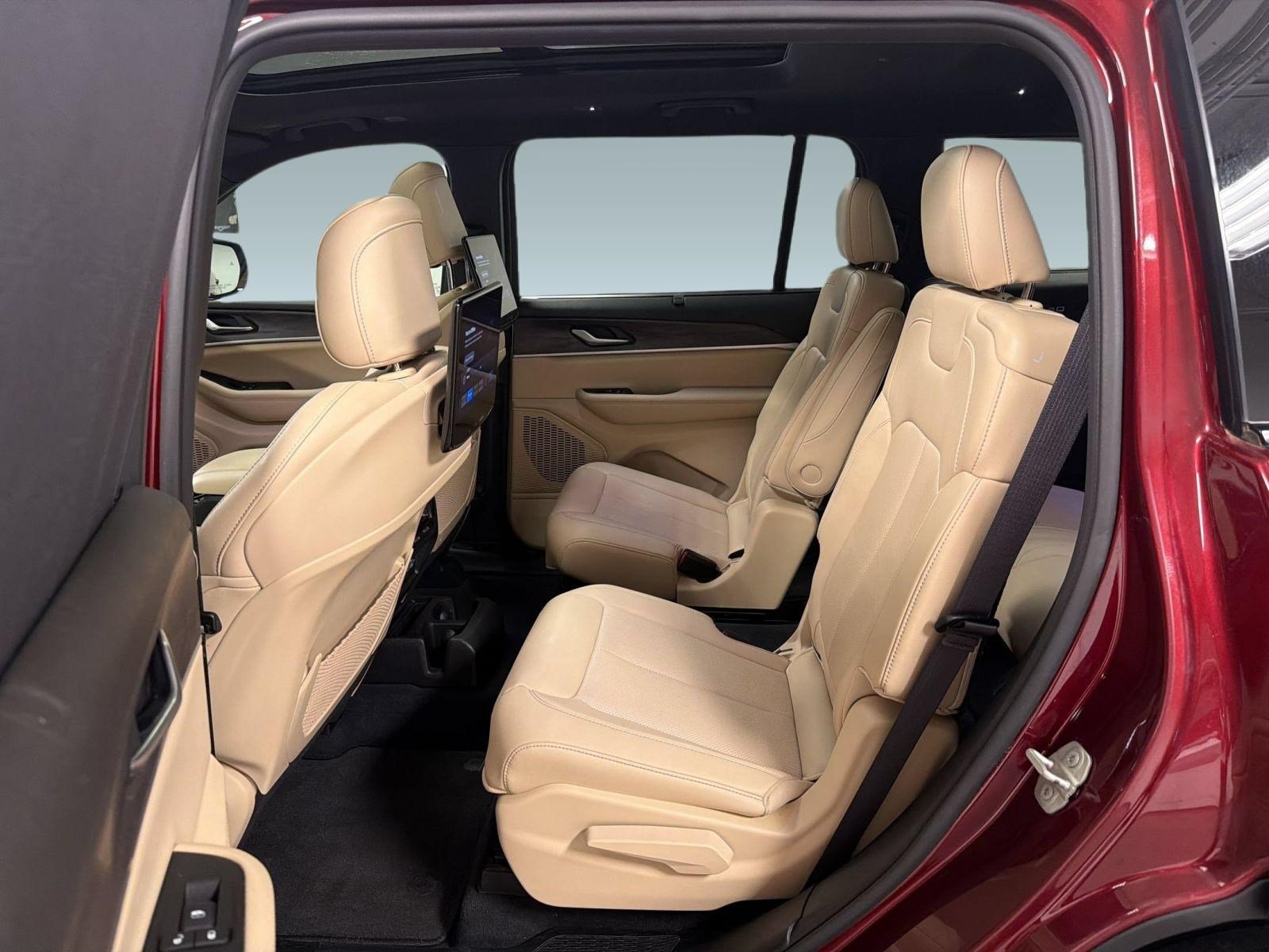 Used 2023 Jeep Grand Cherokee L Limited w/ Luxury Tech Group II RWD image 22
