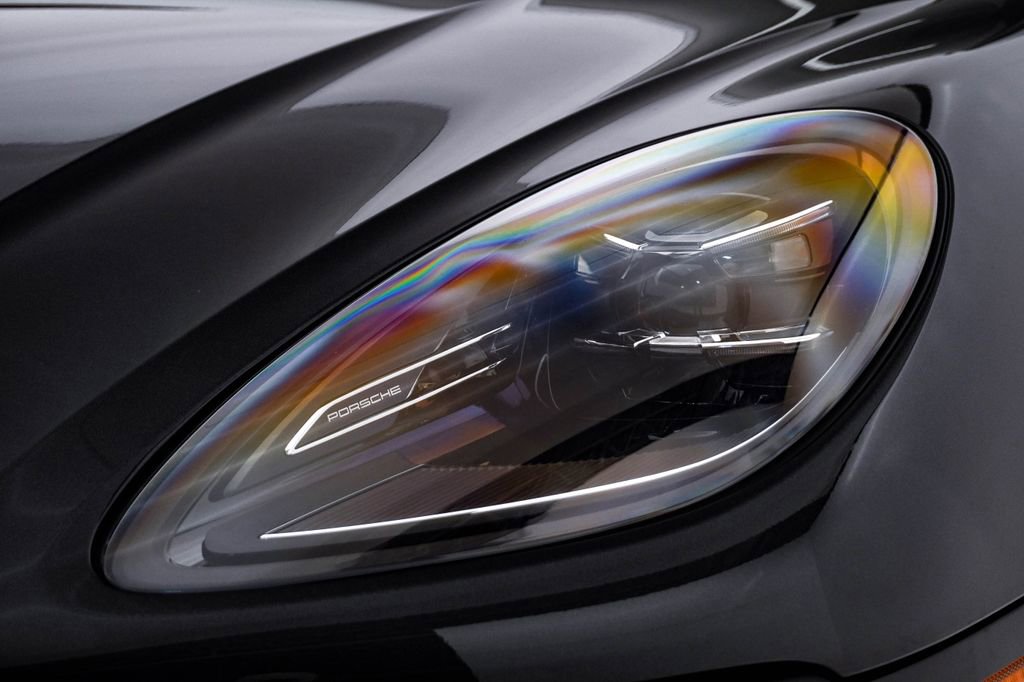 Certified 2025 Porsche Macan image 7