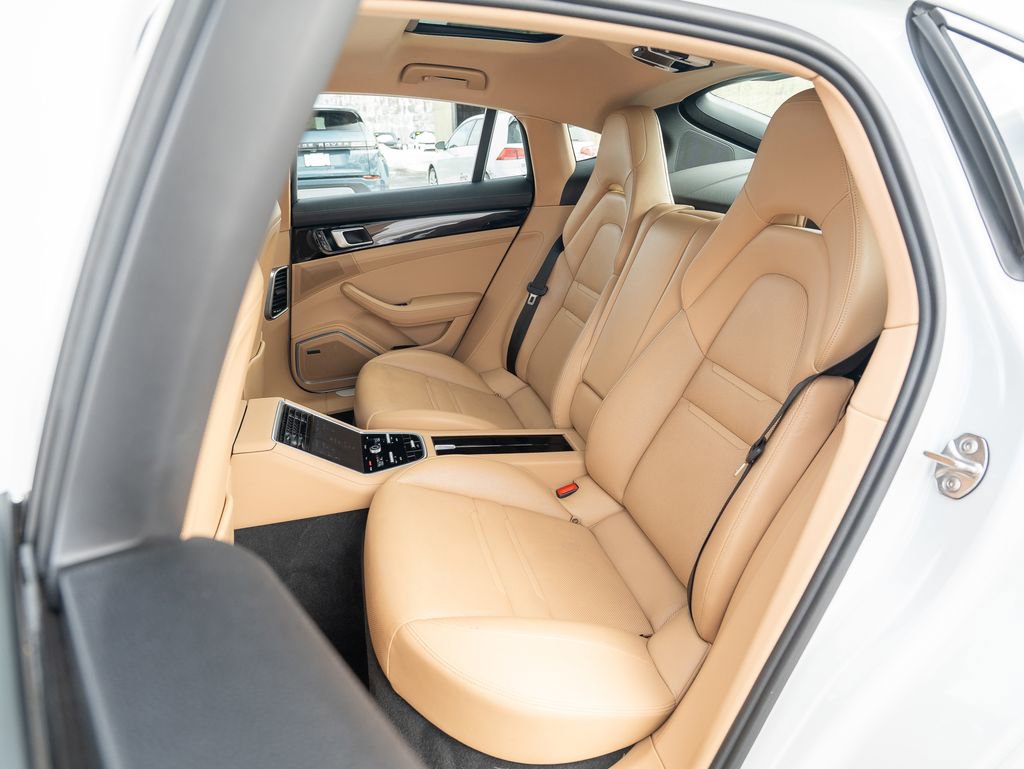 Used 2018 Porsche Panamera 4 image 35