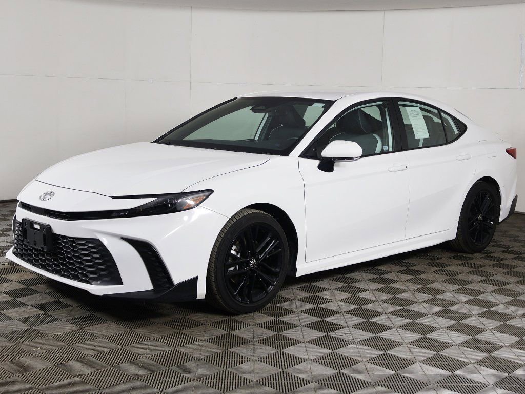 Used 2025 Toyota Camry SE FWD image 6