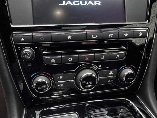 Used 2017 Jaguar XJ L Portfolio image 25