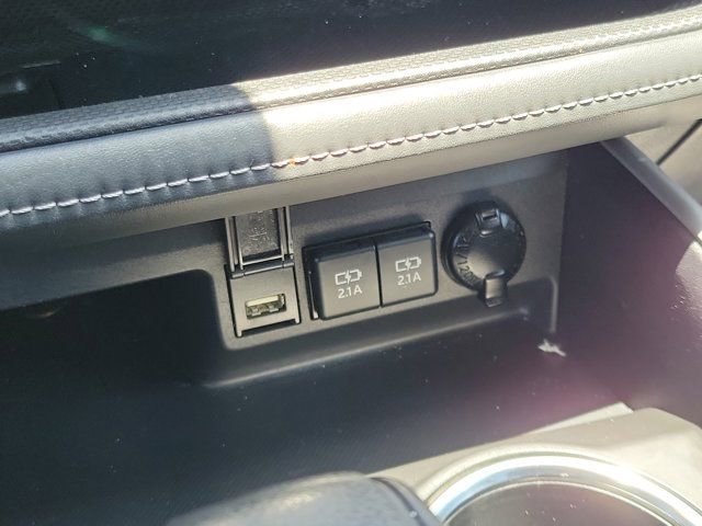 Used 2021 Toyota Highlander L FWD image 25