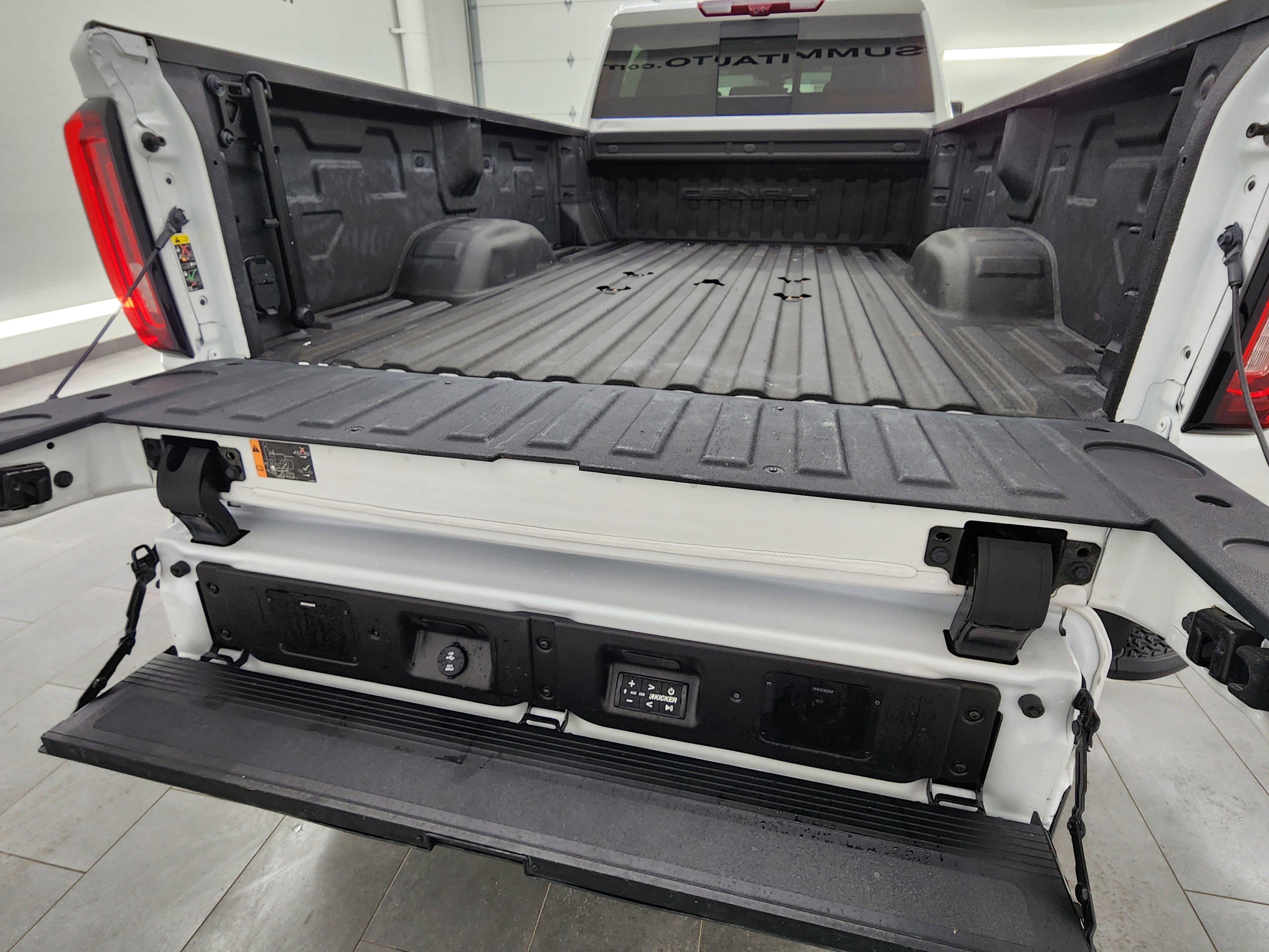 Used 2023 GMC Sierra 3500 Denali w/ Denali Ultimate Package image 34