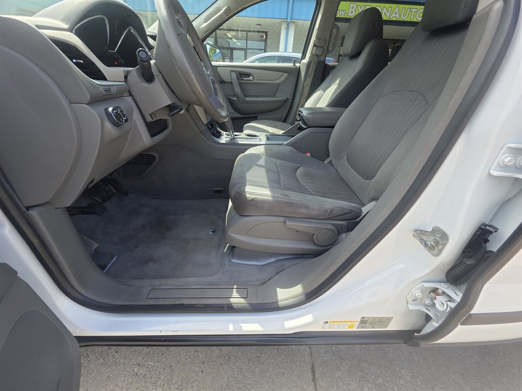 Used 2017 Chevrolet Traverse LS FWD image 9