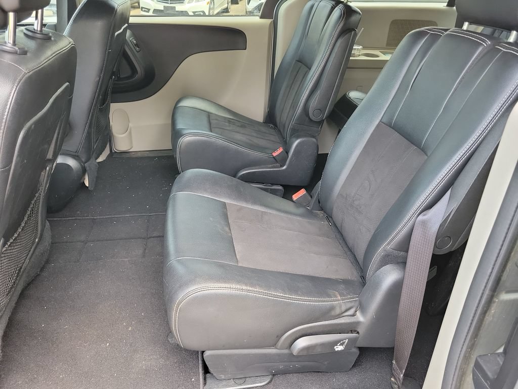 Used 2019 Dodge Grand Caravan SXT FWD image 12