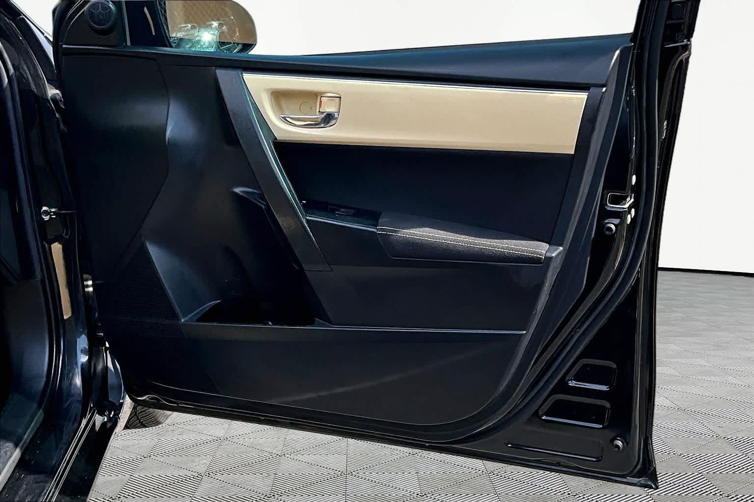 Certified 2019 Toyota Corolla LE FWD image 23