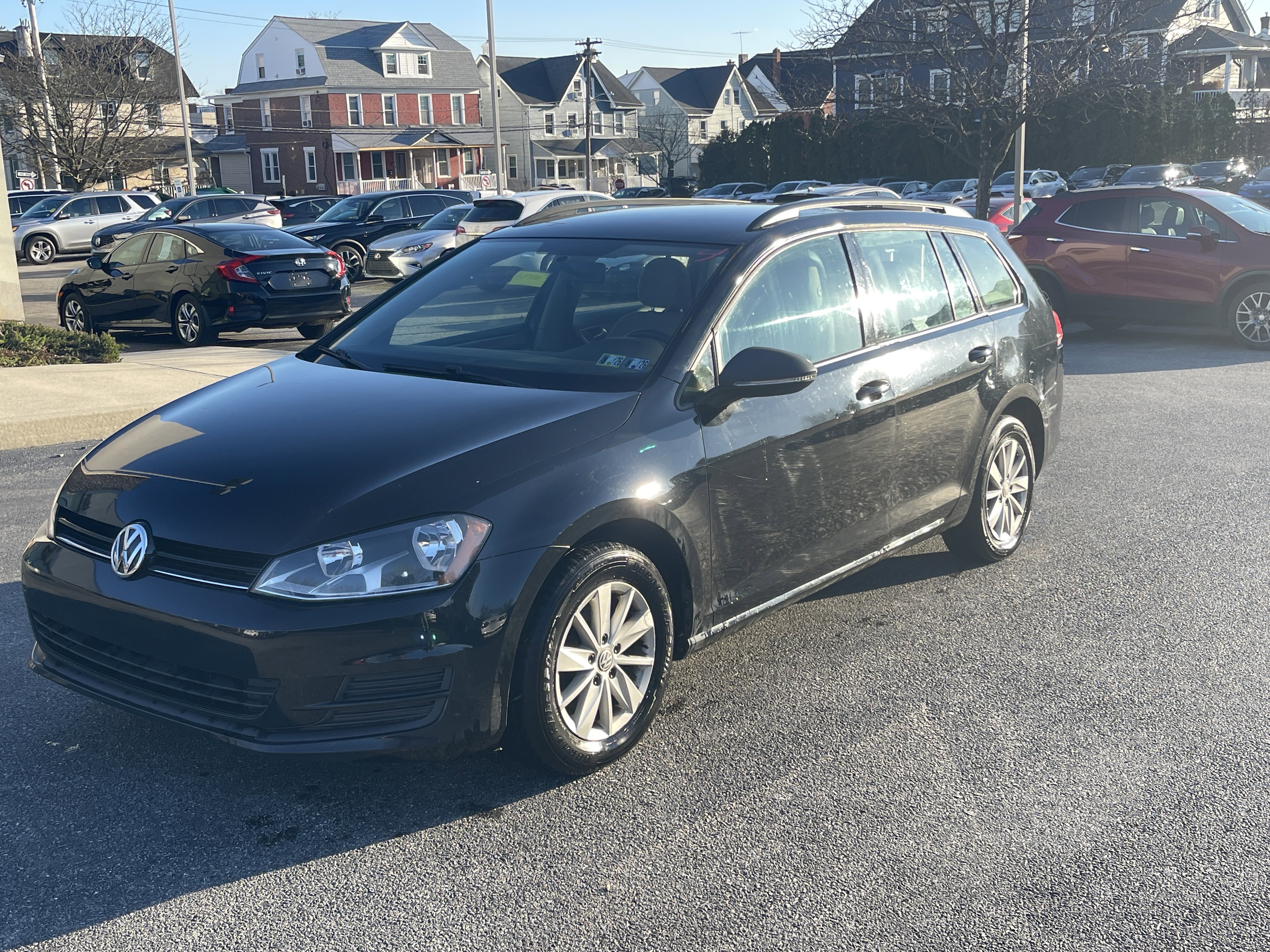 Used 2016 Volkswagen Golf S image 2