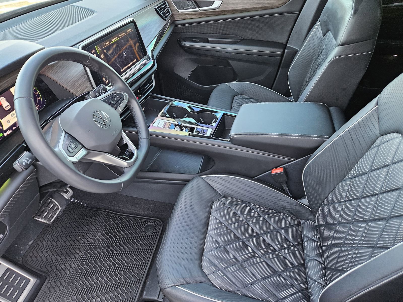 Used 2025 Volkswagen Atlas SEL Premium R-Line image 17