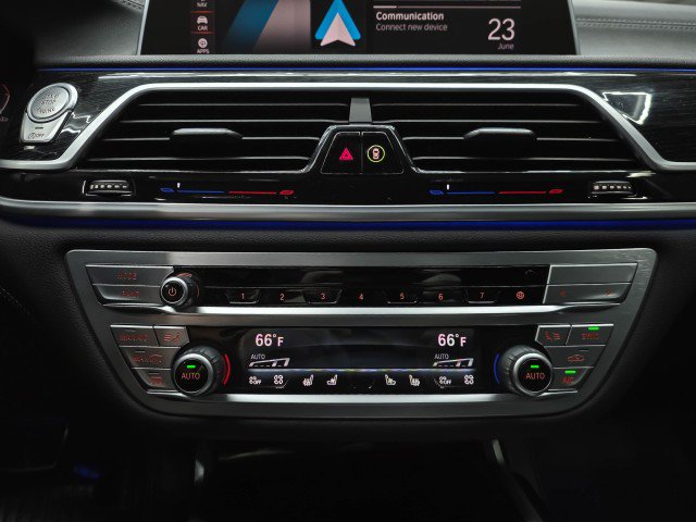Used 2021 BMW 750i xDrive w/ M Sport Package AWD/4WD image 29