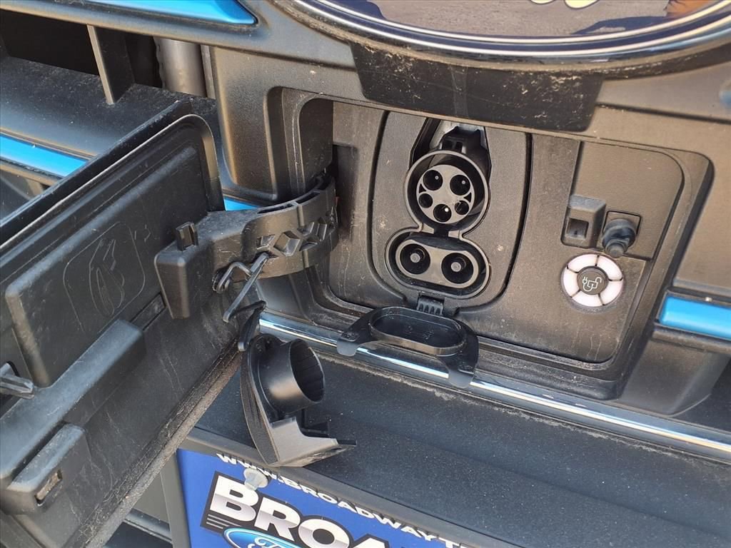 Used 2023 Ford E-Transit Medium Roof w/ Load Area Protection Package image 28