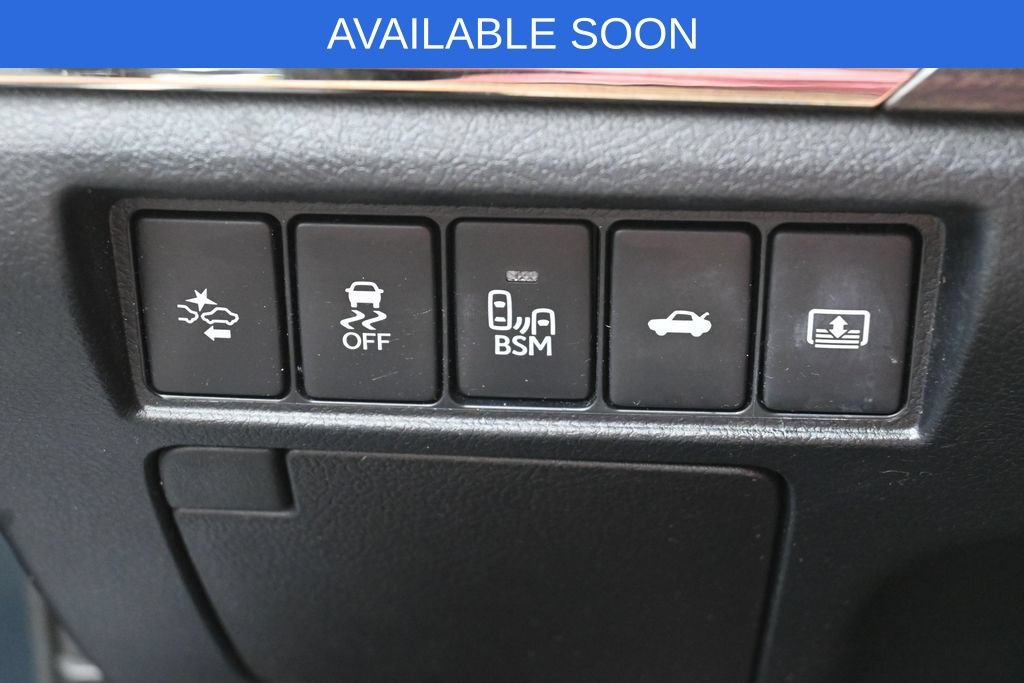 Used 2016 Toyota Avalon Limited w/ Toyota Safety Sense Package FWD image 16