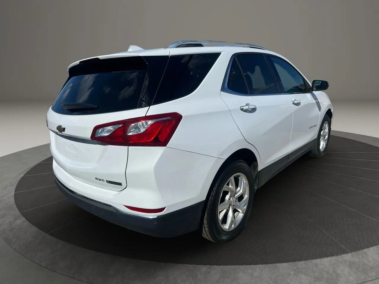 Used 2018 Chevrolet Equinox Premier w/ LPO, Cargo Package AWD/4WD image 5