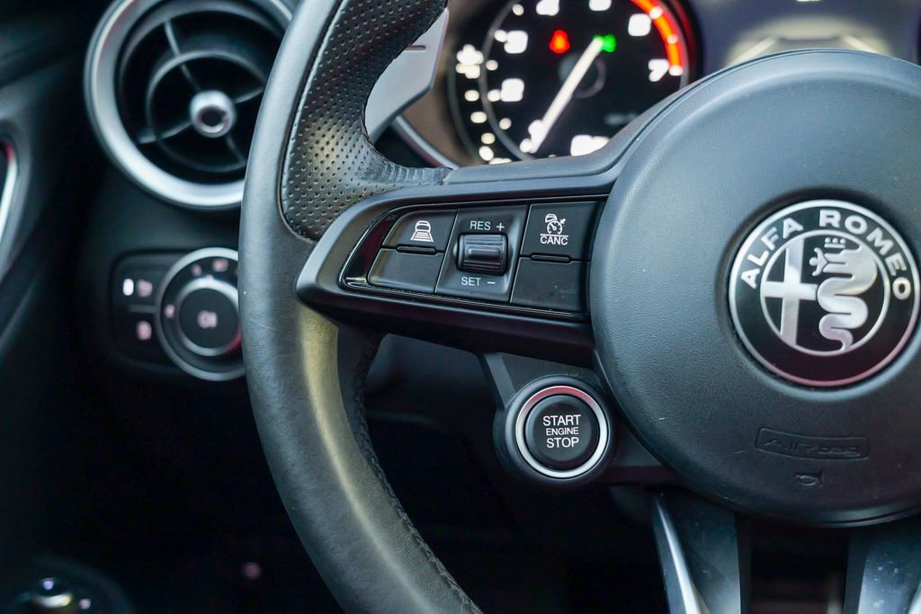 Used 2023 Alfa Romeo Giulia Veloce AWD/4WD image 44