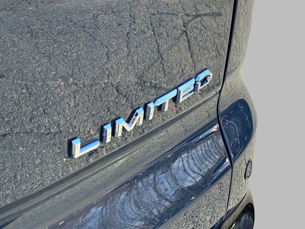 Used 2025 Toyota Crown Signia w/ Advanced Technology Package image 11