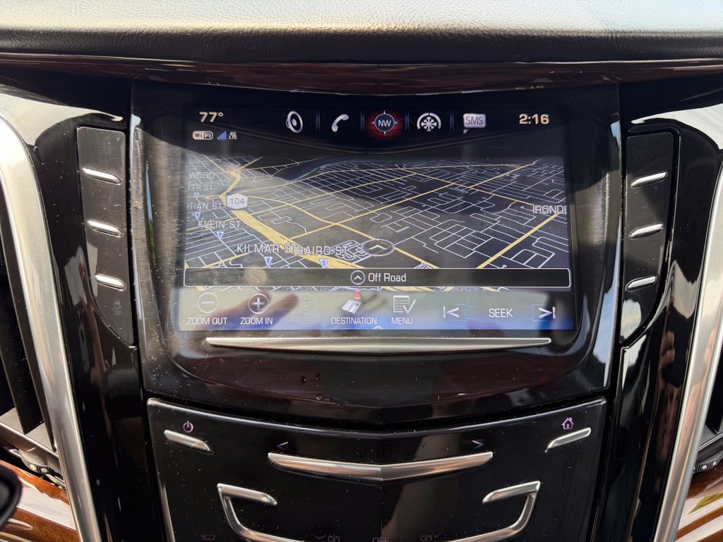 Used 2020 Cadillac Escalade Luxury AWD/4WD image 12