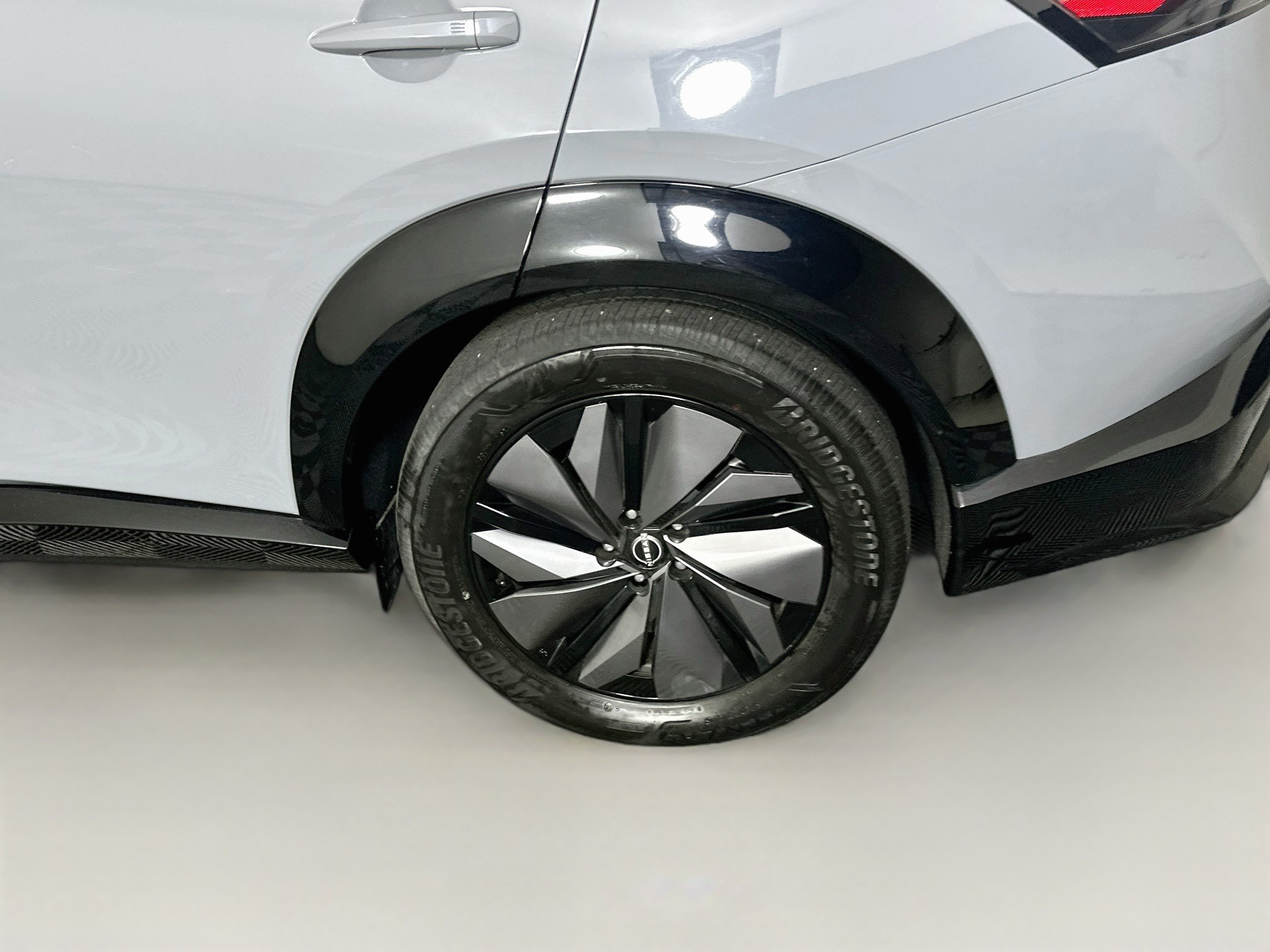 Used 2024 Nissan Ariya FWD image 11