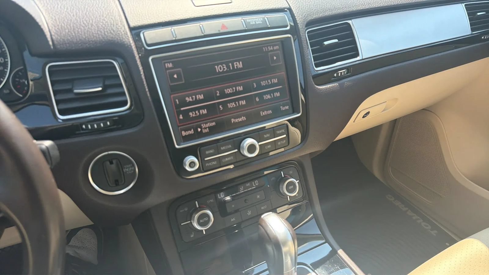 Used 2015 Volkswagen Touareg Sport AWD/4WD image 19