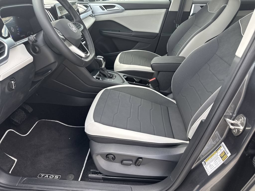 New 2026 Volkswagen Taos SE FWD image 12