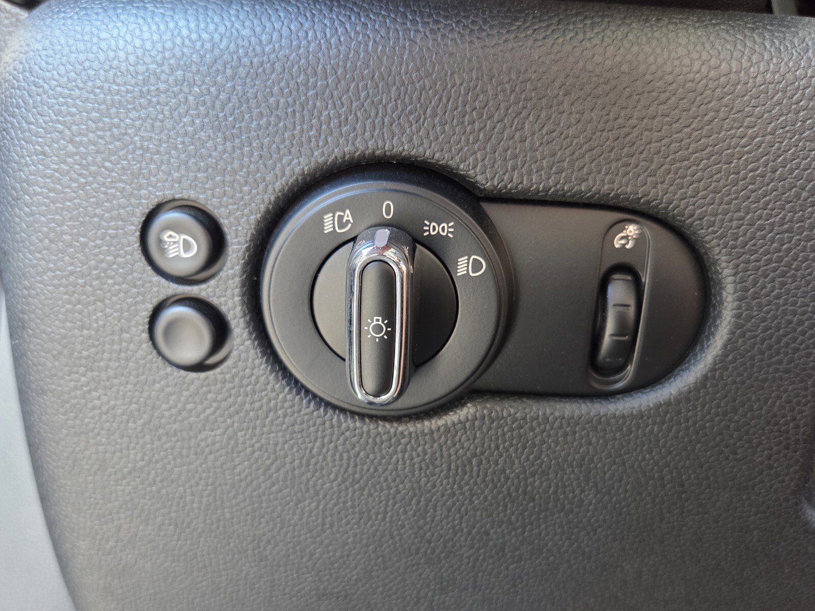 Used 2023 MINI Cooper 2-Door Hardtop image 22