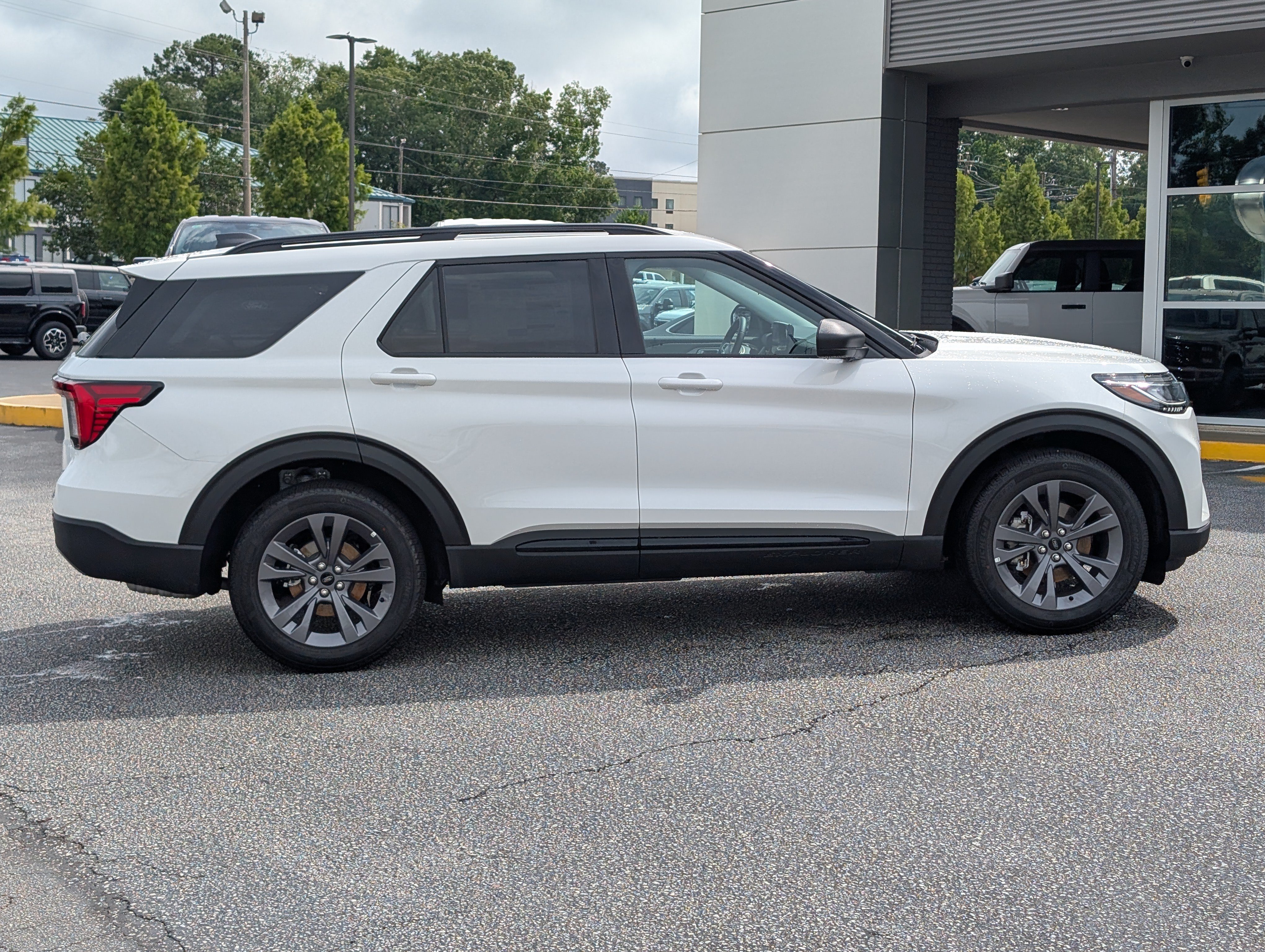 New 2026 Ford Explorer Active w/ Active Comfort Package AWD/4WD image 8