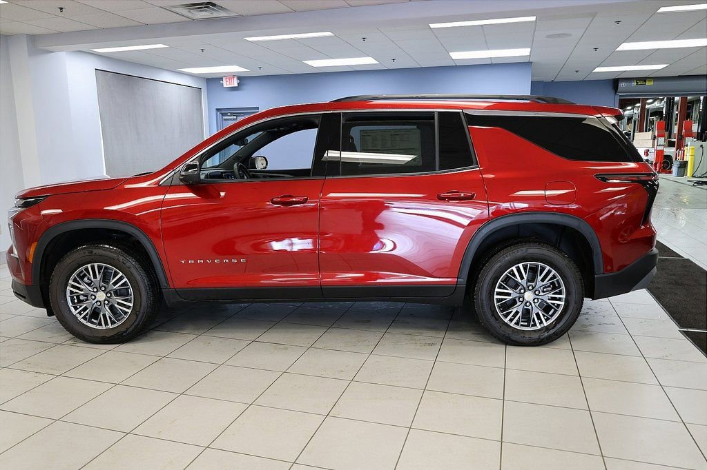 New 2025 Chevrolet Traverse LT w/ Enhanced Driving Package FWD image 2