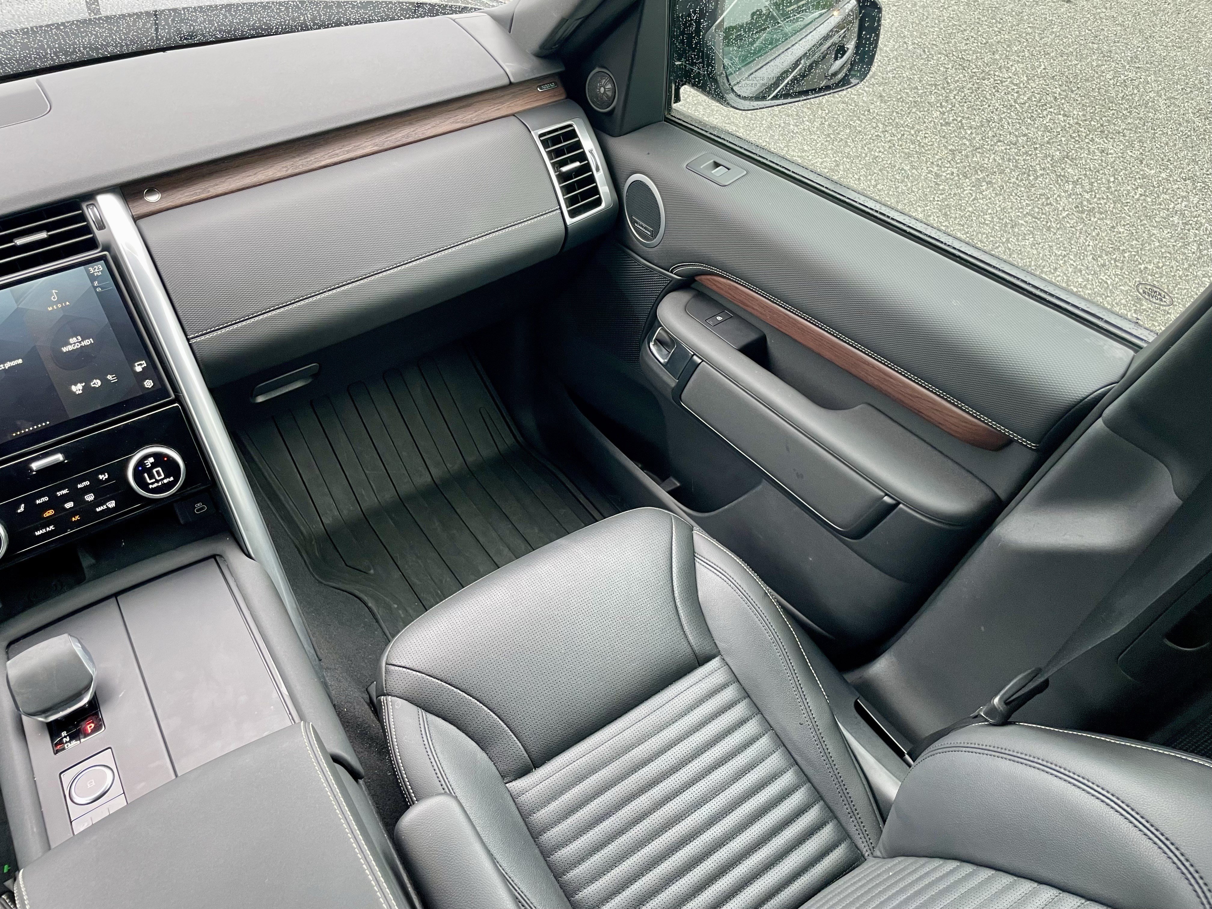 Certified 2025 Land Rover Discovery Dynamic SE AWD/4WD image 18