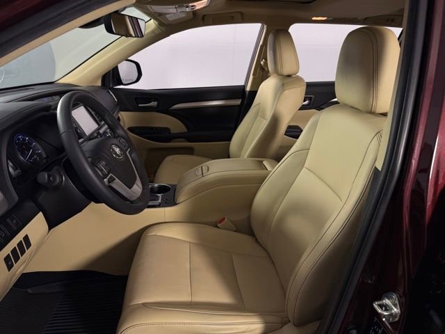 Used 2019 Toyota Highlander XLE image 14